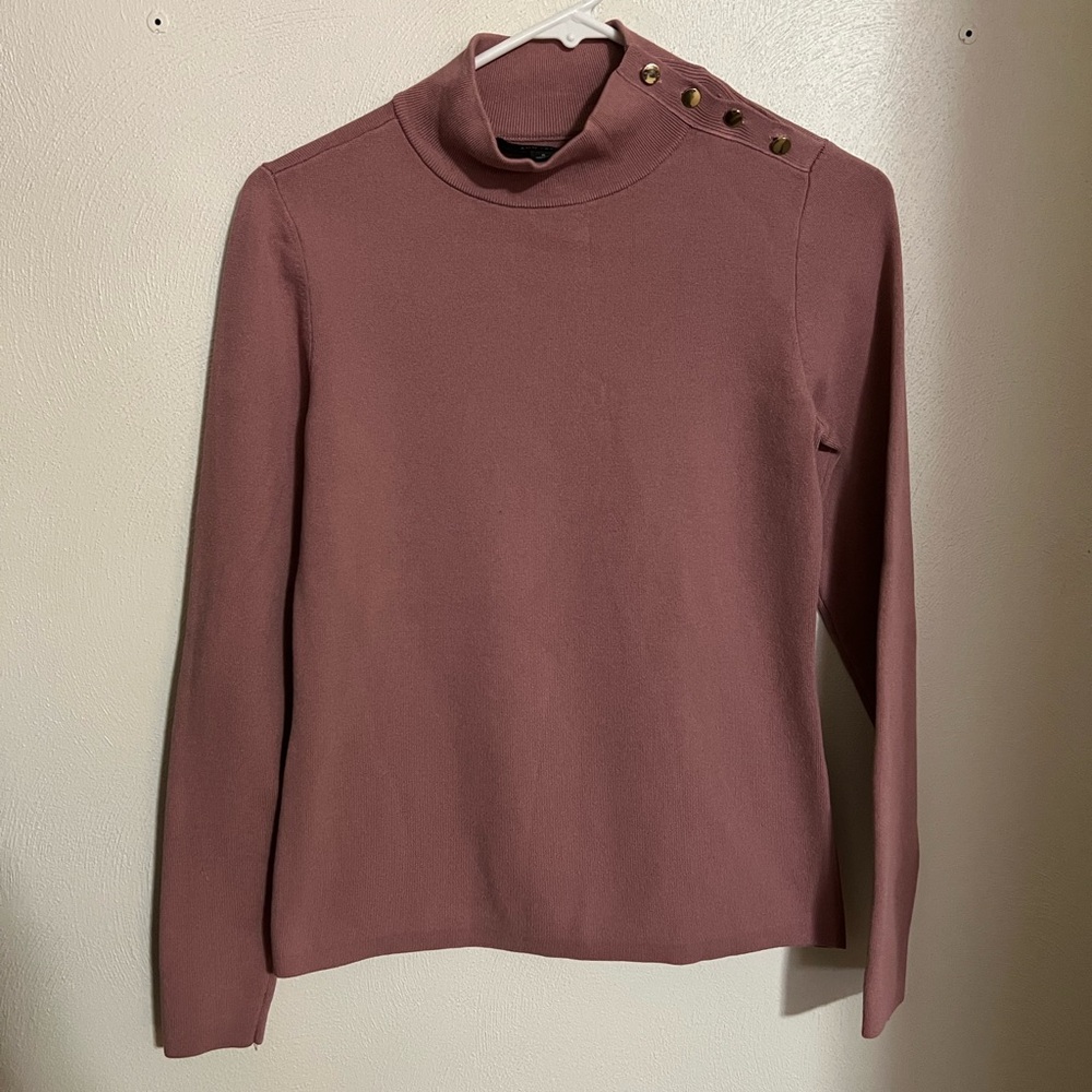 ANN TAYLOR Classic Ribbed Turtleneck‎ Sweater Button Detail Dusty Pink Wms Sz M